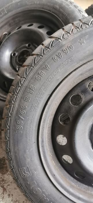 Felgi 15 z oponami do Nissana