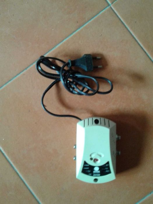 Amplificador de sinal de TV Univers, como NOVO!
