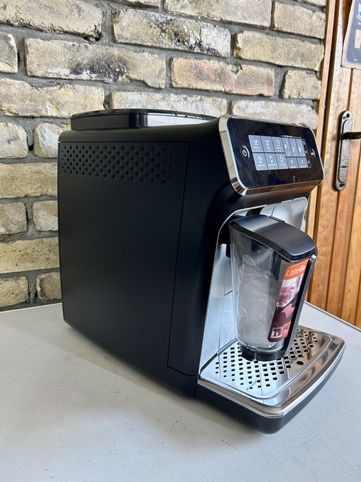 Кофемашина Philips LatteGo EP3246