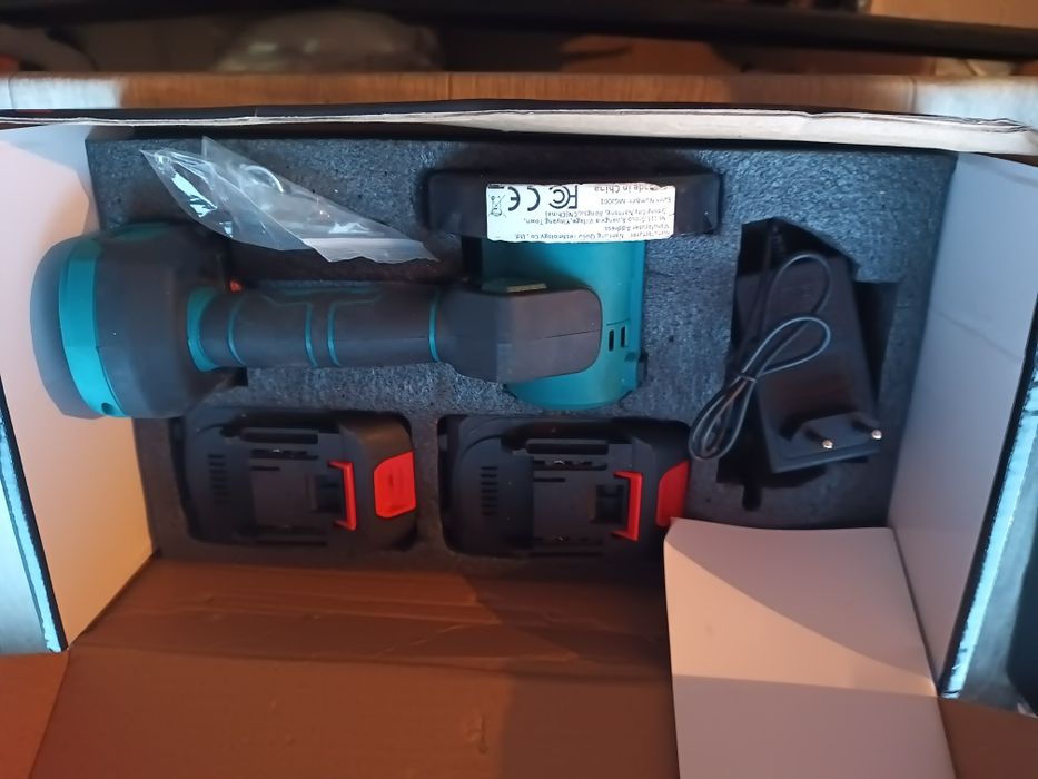 Bezszczotkowa szlifierka kątowa na baterie Makita + 2 baterie 1,5Ah