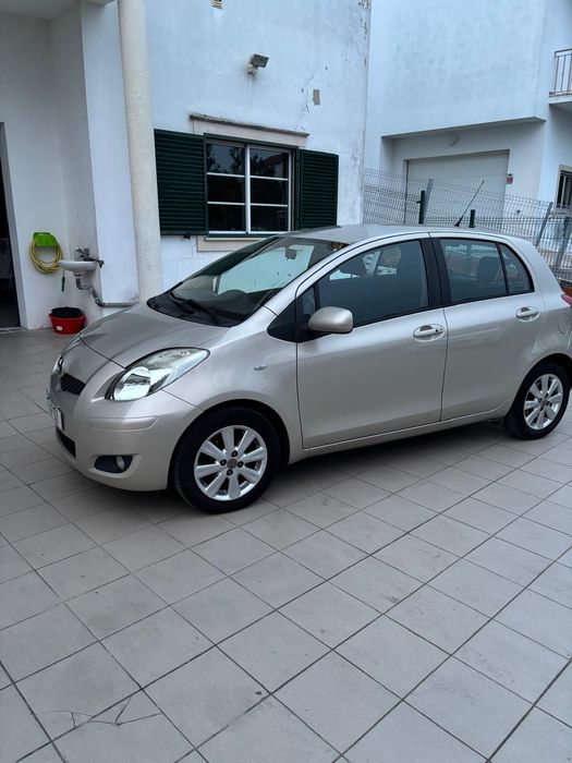 Toyota Yaris 1.3 VVT-i High Pack +Navi  GPL