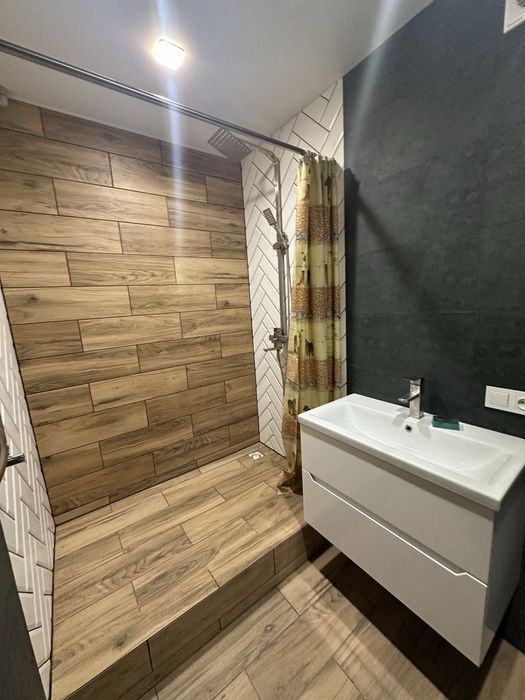 Продам 3-х кімнатну квартиру в центрі м. Лозова