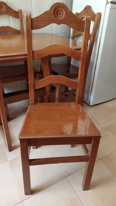 Mesa de Cozinha com cadeiras e movel TV