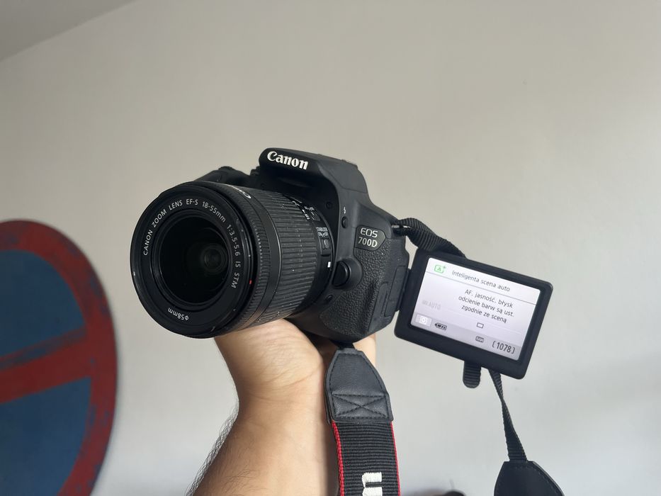 Canon EOS 700D plus obiektyw 18-55mm 1:3.5-5.6 IS STM mocowanie obiektywu canon EF-S EF