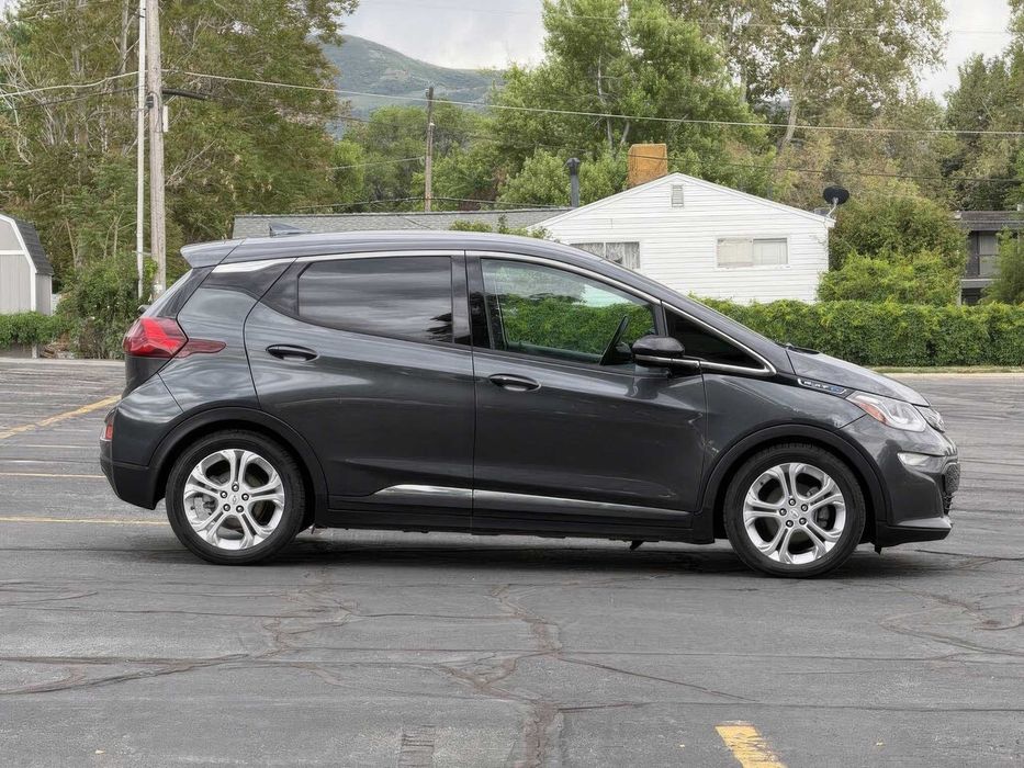 Chevrolet Bolt EV      2021