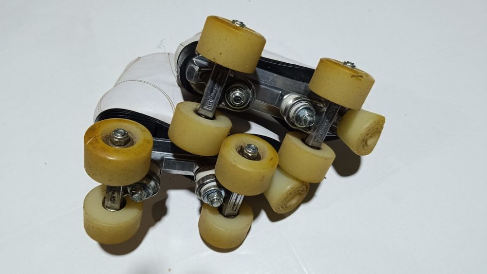 Patins número 32 em bom estado
