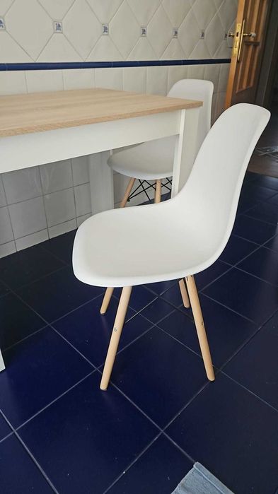 Mesa de cozinha retangular + 2 cadeiras (Ótimo estado)