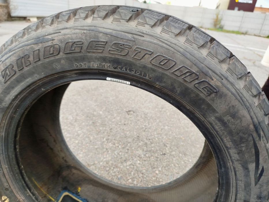 Зимова шина 245/55/ r19 bridgestone studless