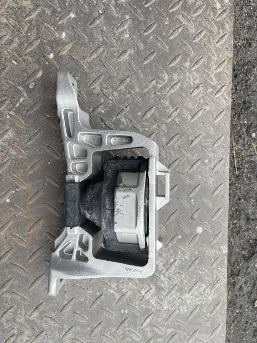 Подушка двигателя правая форд фокус 3 мазда 3 BK