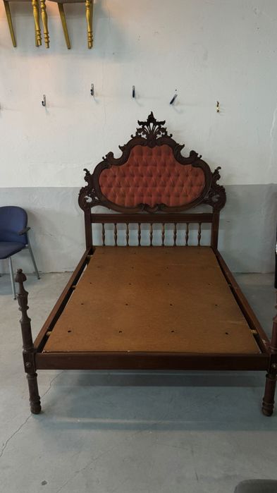 Cama Luís XV em muito bom estado