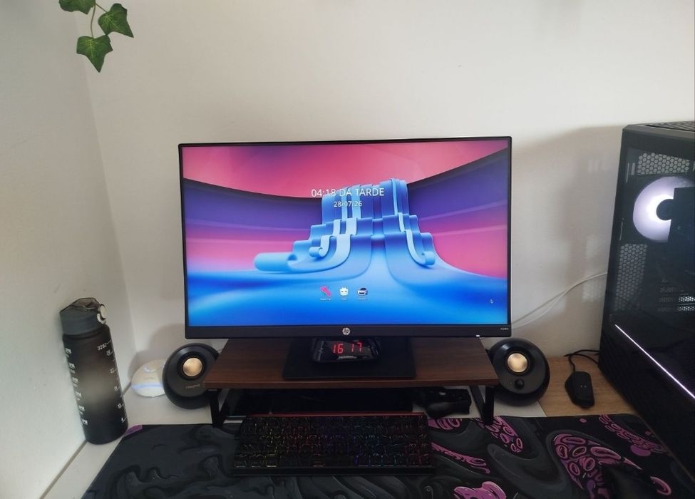 Conjunto, secretária com gaveta e monitor gamer