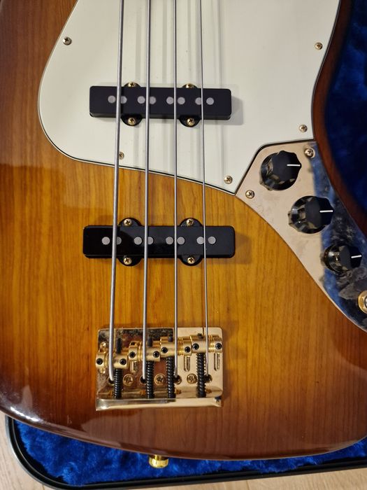 Gitara basowa Fender