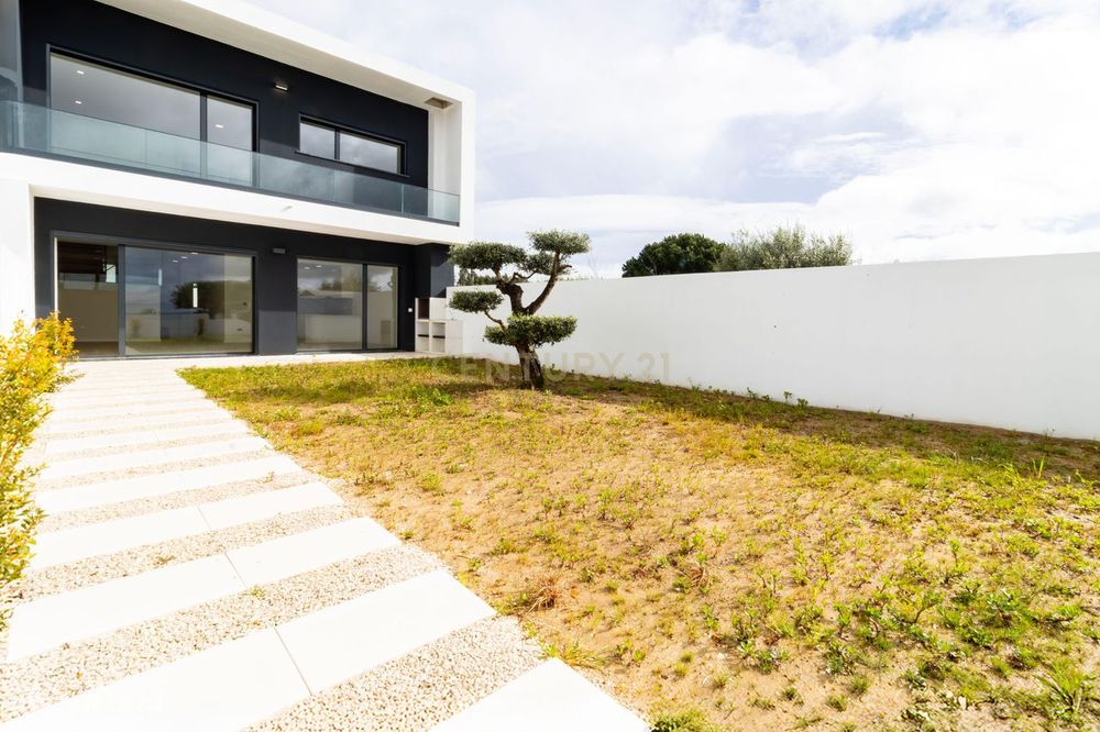 Luxuosa Moradia T3+1 I Piscina I Entroncamento