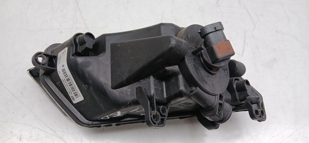 Farol nevoeiro frente direito SEAT Leon ST (5F8)