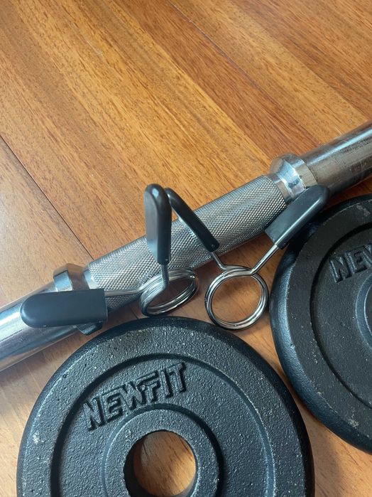 Conjunto de musculação NEWFIT – barra + 6 kg em pesos