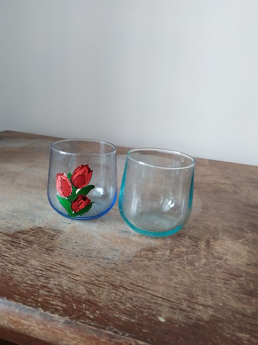 Стакани разные двух видов