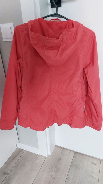 Куртка вітровка s.Oliver коралового кольору
