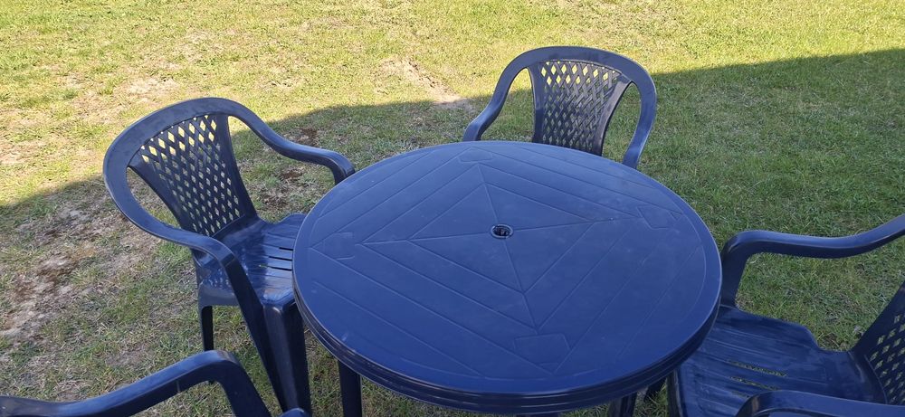 Stół ogrodowy i 4 krzesła