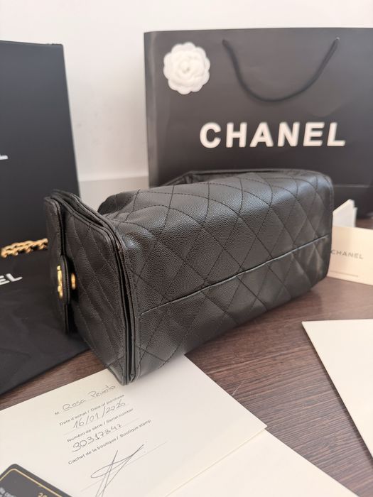 Chanel Drawstring Bucket Bag preta Caviar Gold Hardware