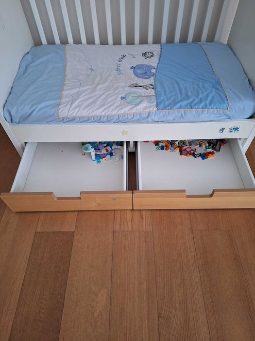 Berço Ikea com arrumação e colchão