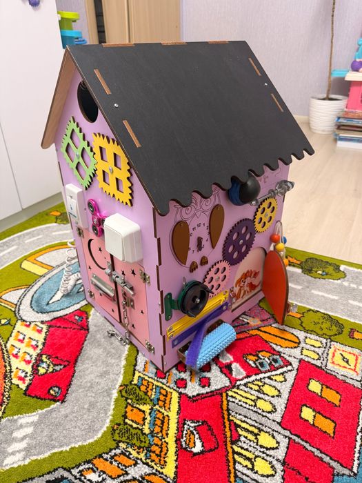 Будиночок бізіборд в гарному стані