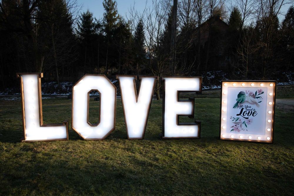 Rustykalny napis LOVE + ramka podświetlana ramka na dowolną grafikę