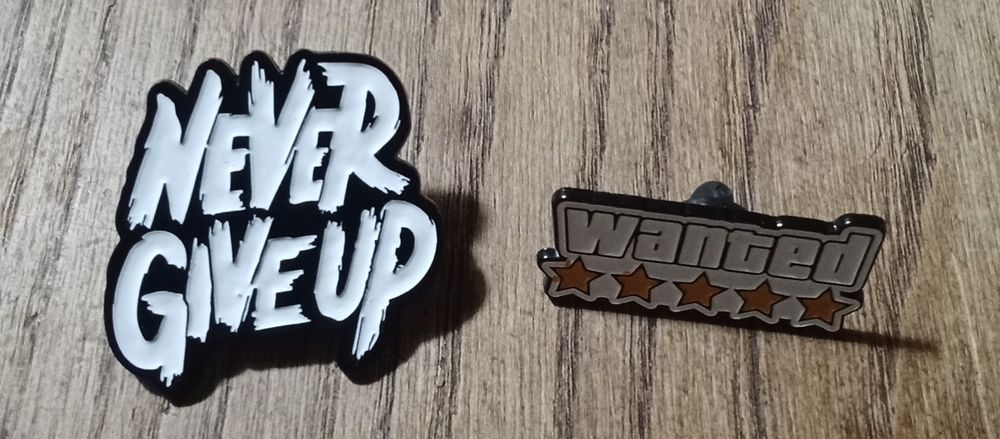 2 pins diferentes