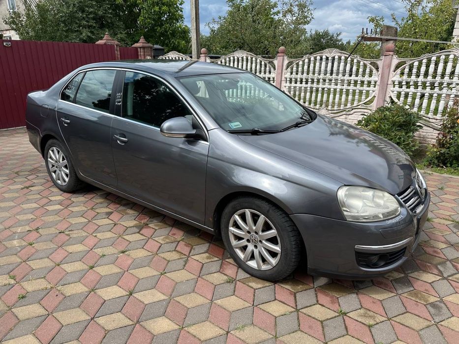Розборка VW Volkswagen Jetta 5 Мотор 1.6 Капот Бампер Решітка Дзеркало Двері Скло Фари Телевізор Полуось Стойки Диски Супорт Торпедо ABS Рульова Рейка