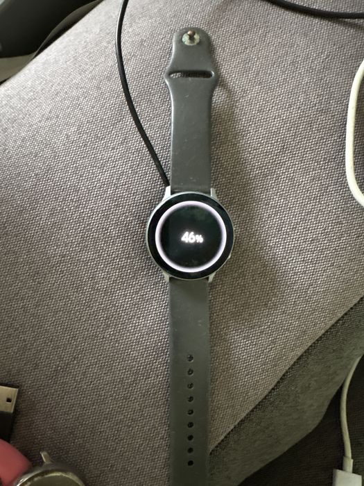 Віддам безкоштовно Samsung galaxy watch 2 active і xiaomi mi band 2