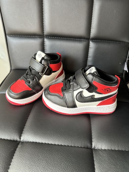 Кросівки дитячі