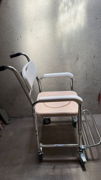 Cadeira de rodas, cadeira para banho nova , andador novo