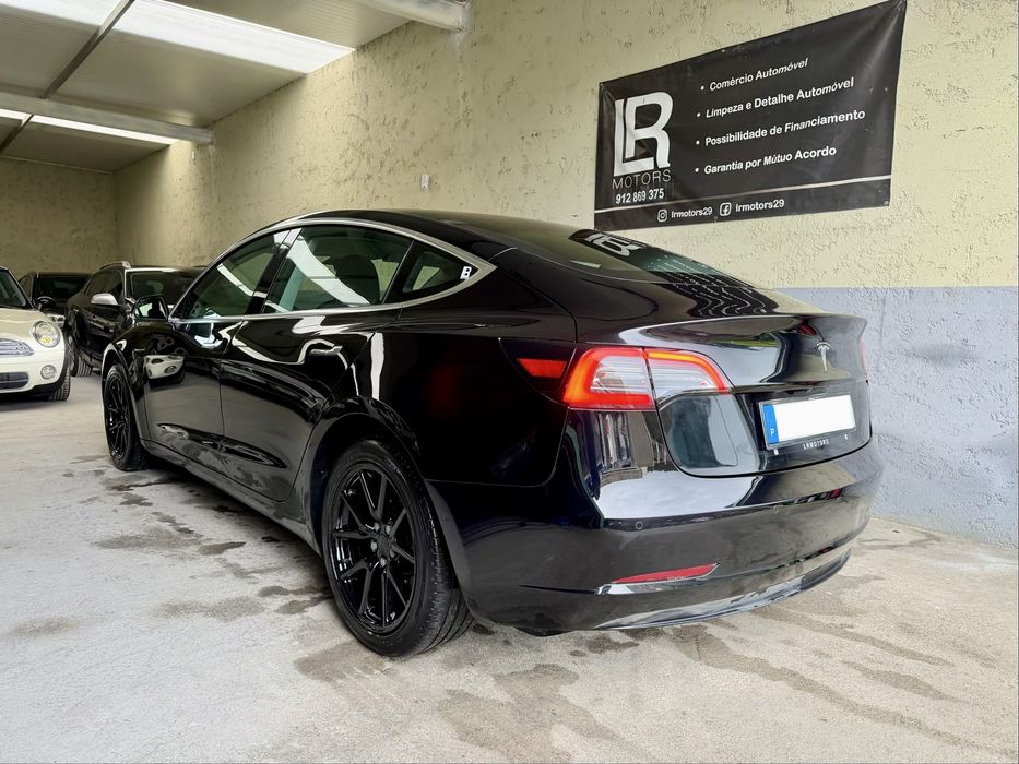 Tesla Model 3 Standard Range Plus - Desde 275€ Mês