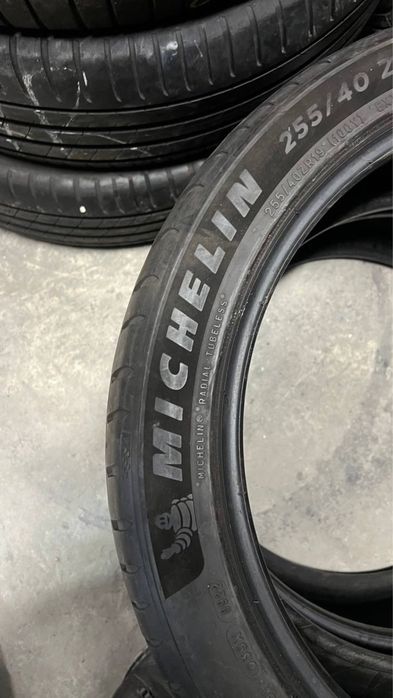 Пара літньої гуми 255/40/19 Michelin