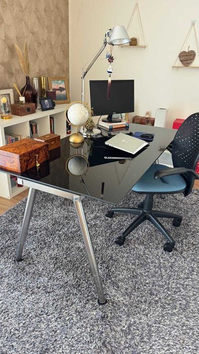 Secretária moderna em vidro – excelente estado