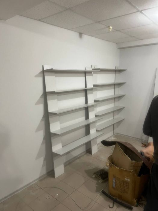 Полиці, полки, стелажи