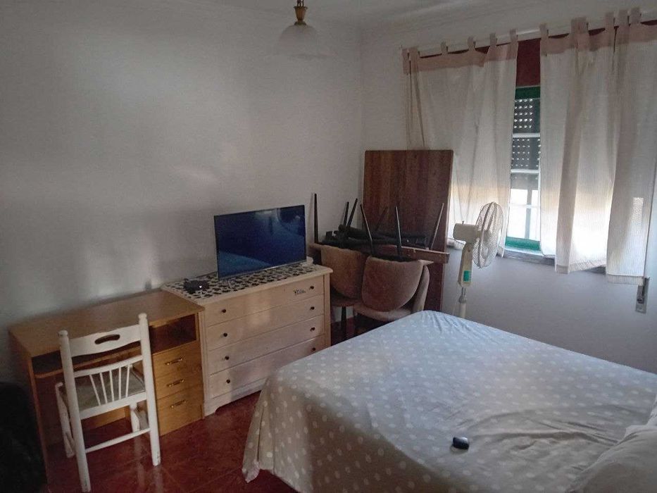 Tenho quartos para alugar em moradia Rua do Mar N 8 Almada, Caparica