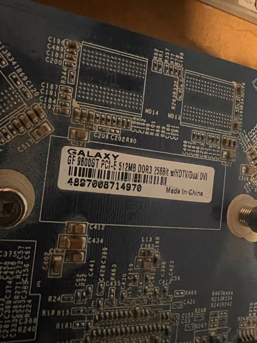 Karty graficzne PCI-E 3 sztuki