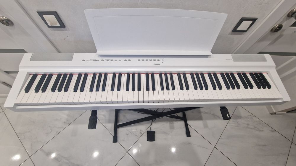 Цифрове піаніно Yamaha P-125 (педаль, пюпітр, блок живлення)