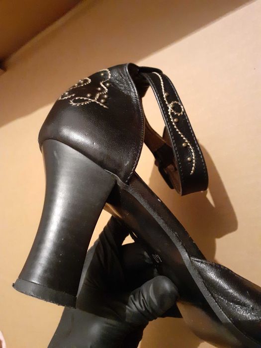 Czółenka na słupku skóra czarne Mateo buty boho vintage retro