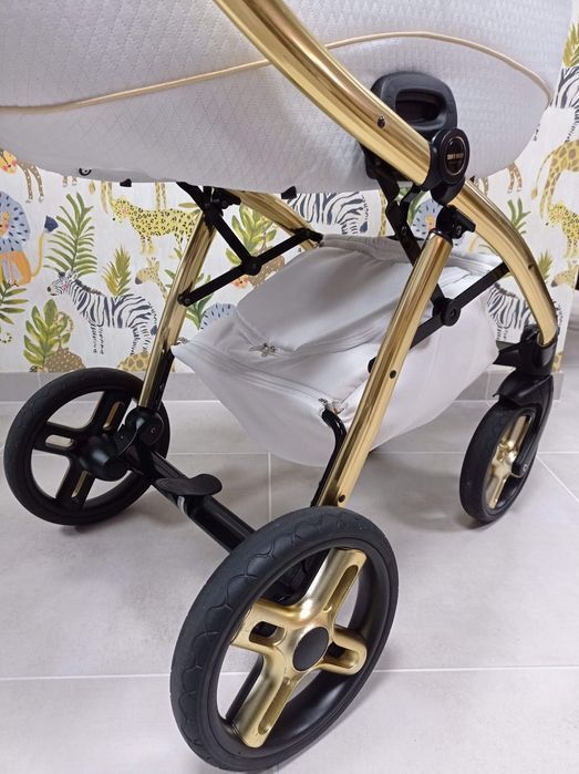 Złoto i biel, ekskluzywny i zadbany wózek 3w1 Tako Extreme Flash