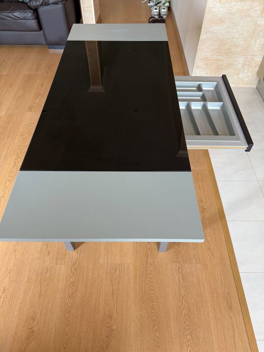 Mesa jantar extensível com gaveta