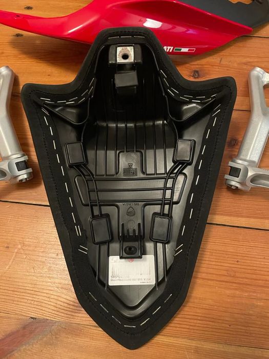 Siedzenie ogon podnóżki Ducati Streetfighter V4