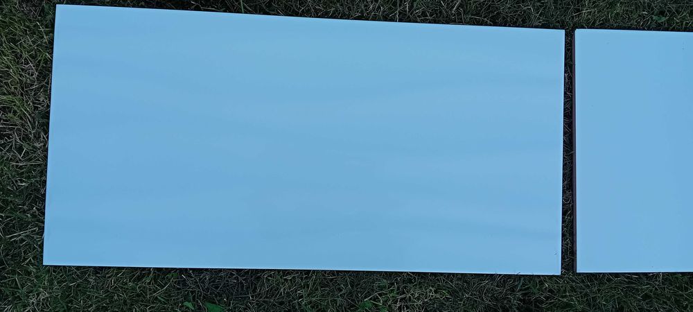 Białe kafelki ścienne 30x60