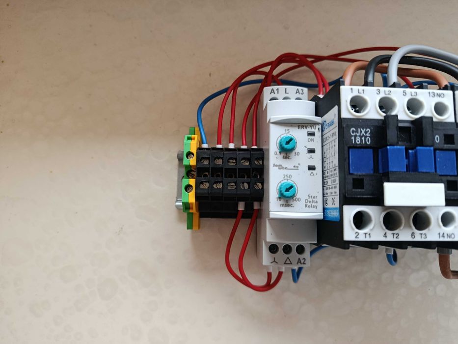 Układ rozruchowy gwiazda trójkąt do silników o mocy do 7,5 KW