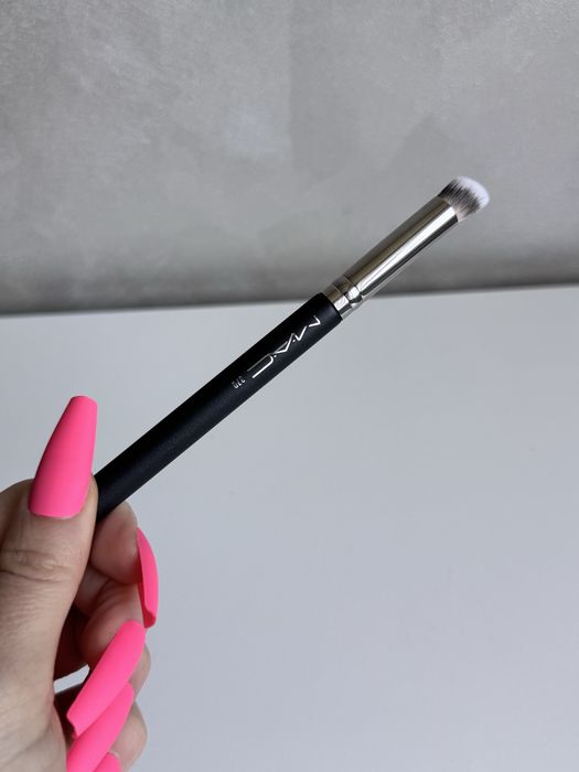 Nowy pędzel do makijażu MAC 370 do korektorów mini okrągly