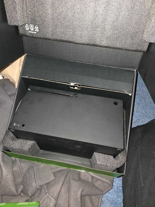 Konsola XBOX Series X 1TB 2 kontrolery + gra