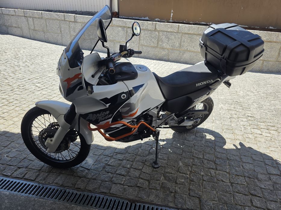 Africa twin 750 rd04