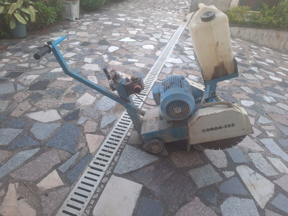 Maquina corte de pavimento.