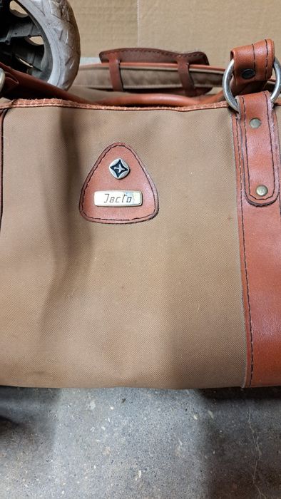 Trolley de compras e saco de alças