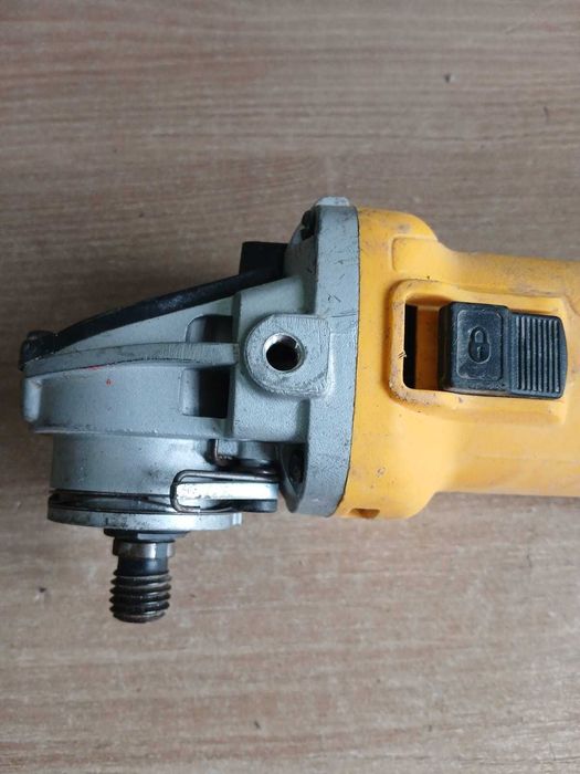 Szlifierka kątowa DeWalt DWE4057 (800W) – Uszkodzona